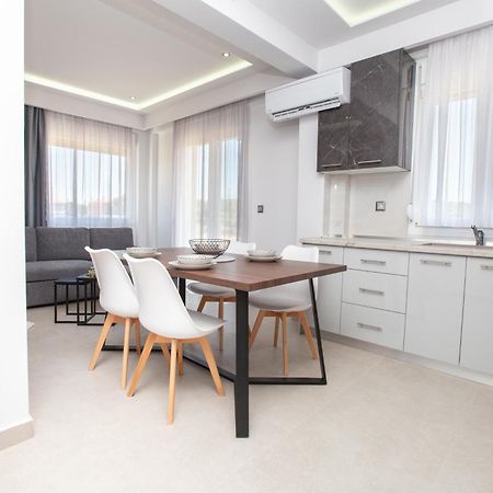 Marane Luxury Suites ネア・ムダニア エクステリア 写真